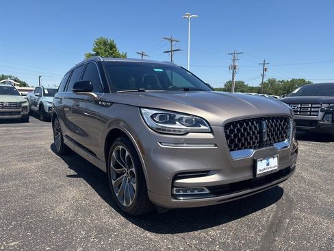 Used 2021 Lincoln Aviator Grand Touring w/ Equipment Group 302A AWD/4WD image 3