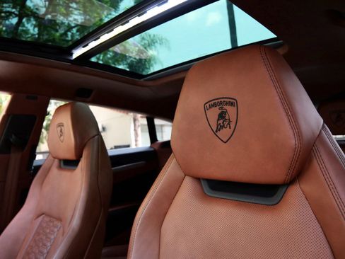 Used 2022 Lamborghini Urus AWD/4WD image 20