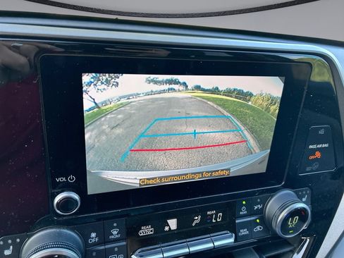 Certified 2023 Toyota Highlander XLE FWD image 23