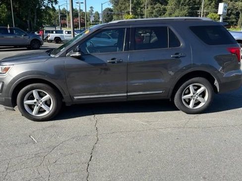 Used 2017 Ford Explorer XLT w/ Equipment Group 202A AWD/4WD image 2
