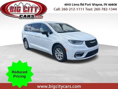 Used 2024 Chrysler Pacifica Touring-L