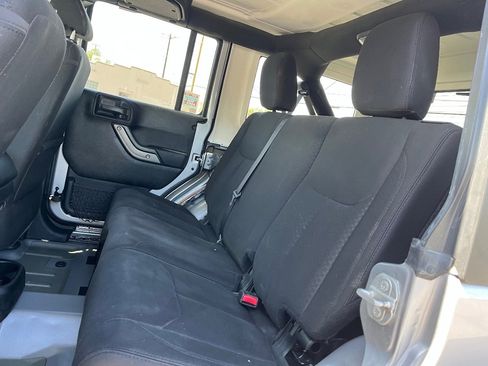Used 2018 Jeep Wrangler Unlimited Sport S AWD/4WD image 25