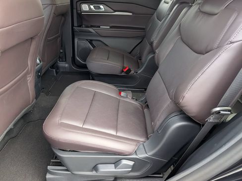 New 2026 Ford Explorer Platinum RWD image 7