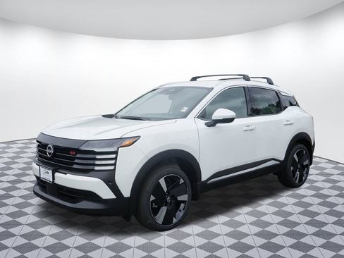 New 2025 Nissan Kicks SR image 3