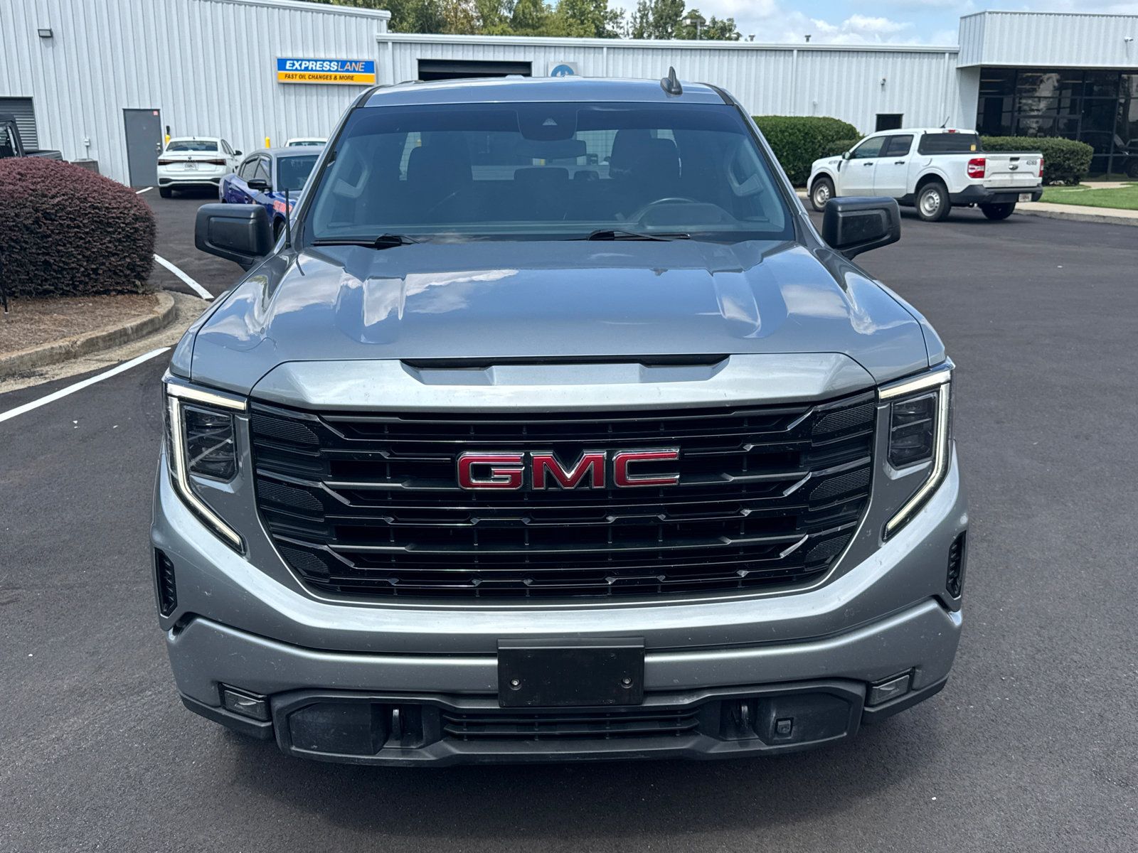 Used 2023 GMC Sierra 1500 Elevation RWD image 2