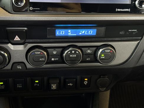 Used 2022 Toyota Tacoma TRD Off-Road w/ Technology Package AWD/4WD image 24
