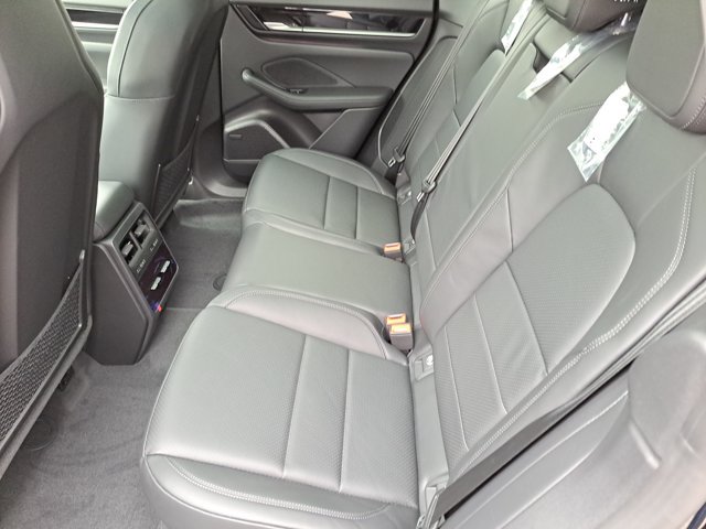Used 2026 Porsche Macan Electric RWD image 19