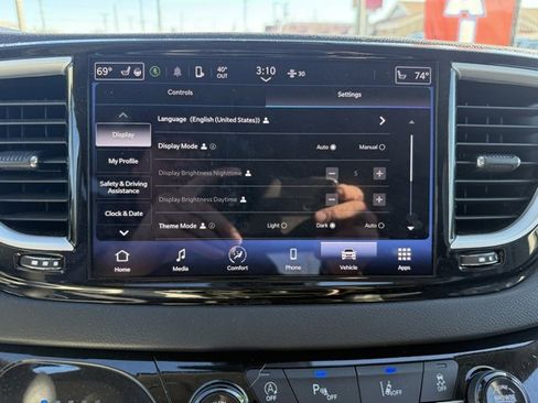 Certified 2024 Chrysler Pacifica Touring-L image 24