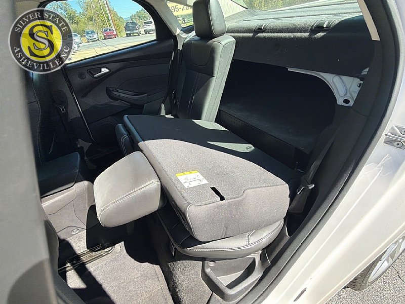 Used 2013 Ford Focus Titanium w/ Titanium Handling Pkg FWD image 15