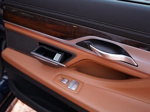 Used 2018 BMW 750i xDrive image 71