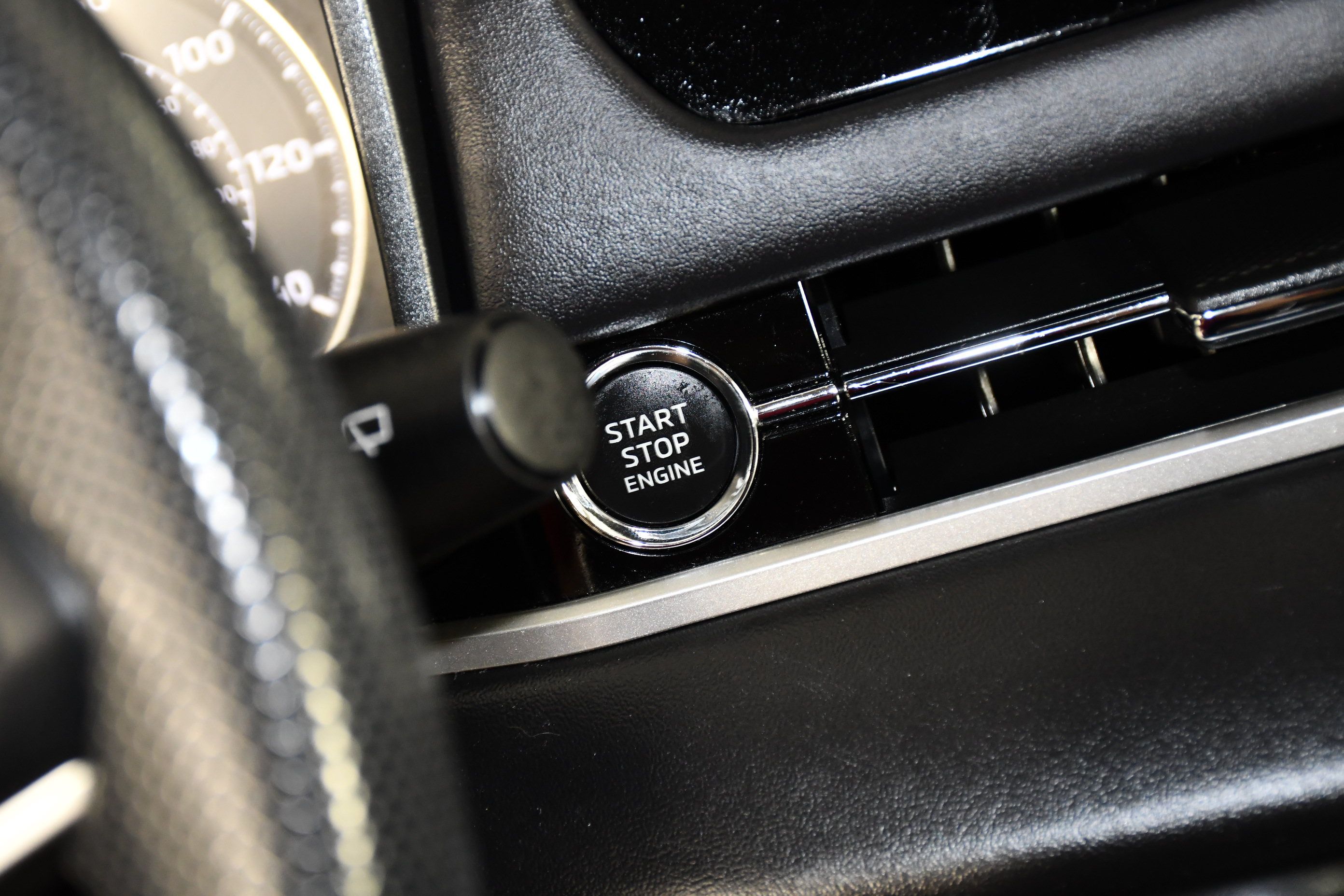 Used 2025 Mitsubishi Outlander ES FWD image 16