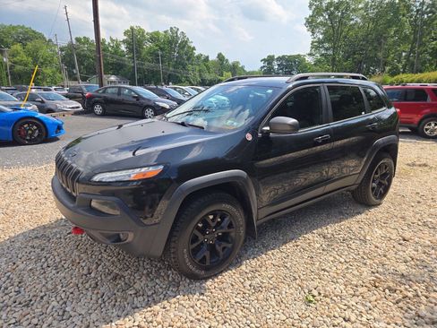 Used 2016 Jeep Cherokee Trailhawk w/ Leather Interior Group AWD/4WD image 2