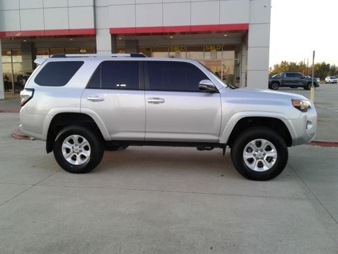 Used 2024 Toyota 4Runner SR5 Premium image 9
