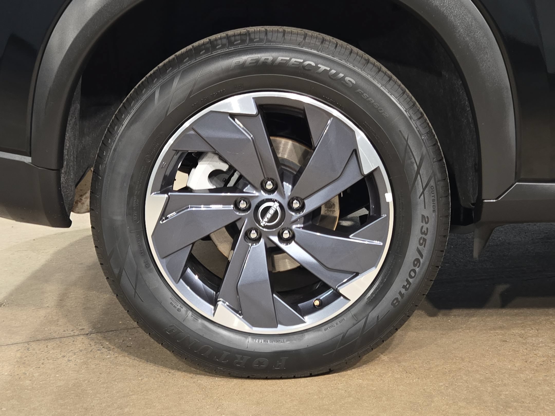 Used 2025 Nissan Rogue SV FWD image 17