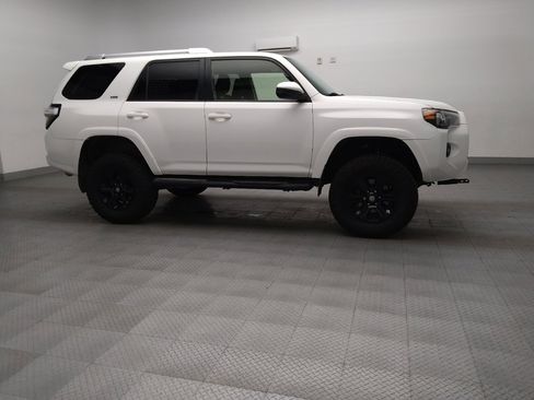 Used 2017 Toyota 4Runner SR5 AWD/4WD image 11