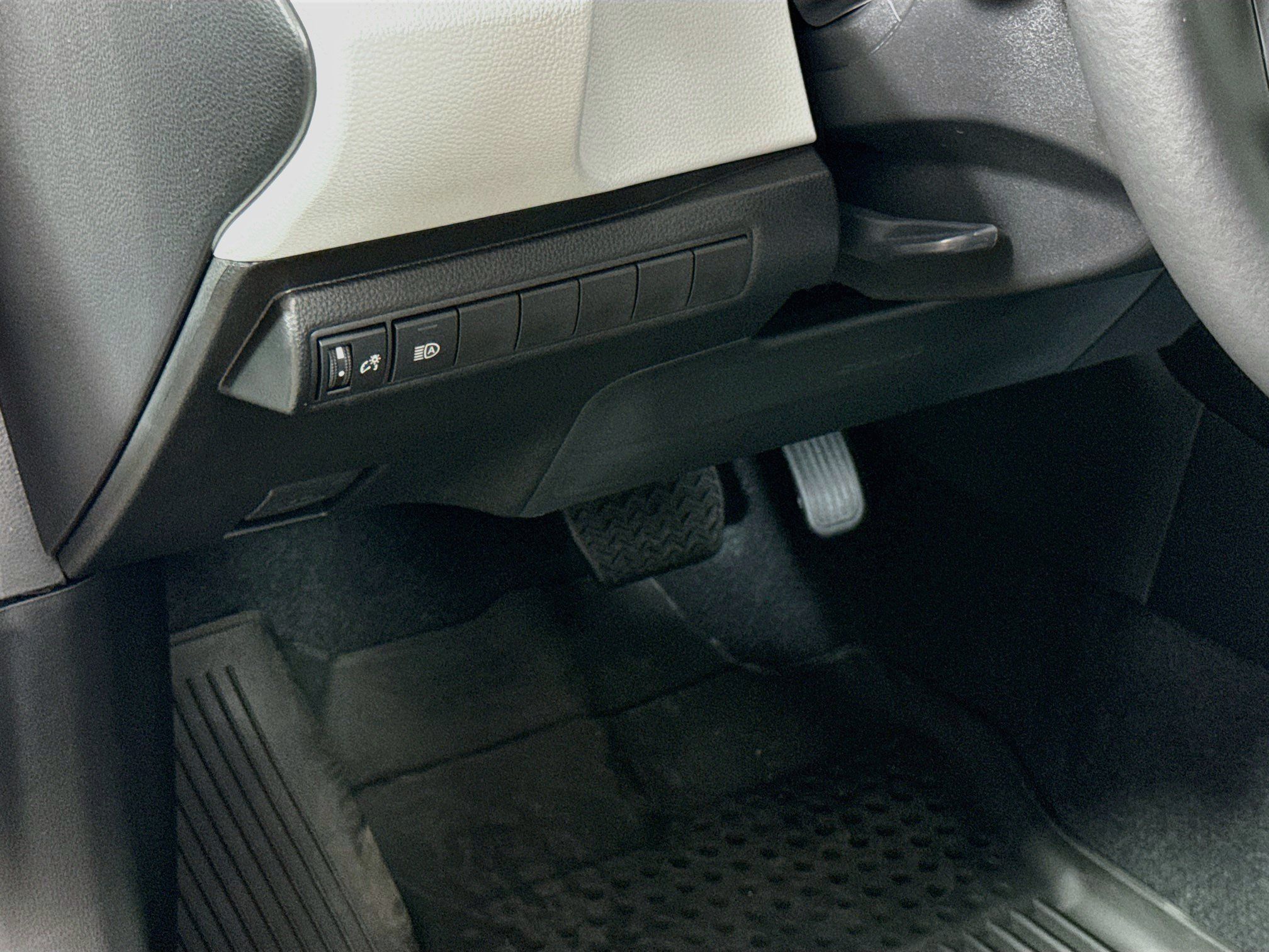 New 2026 Toyota Corolla SE FWD image 10