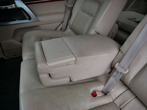 Used 2015 Toyota Land Cruiser image 41