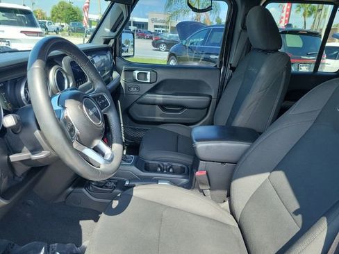 Used 2018 Jeep Wrangler Unlimited Sahara w/ LED Lighting Group AWD/4WD image 16