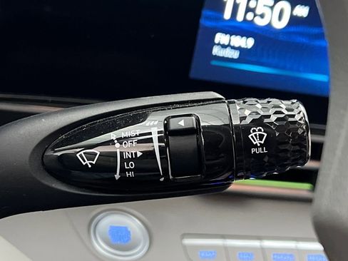 Used 2024 Hyundai Elantra SEL image 39