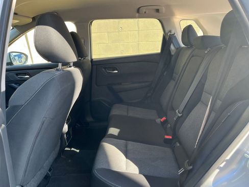 Used 2025 Nissan Rogue SV image 28