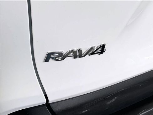Used 2025 Toyota RAV4 XLE AWD/4WD image 28