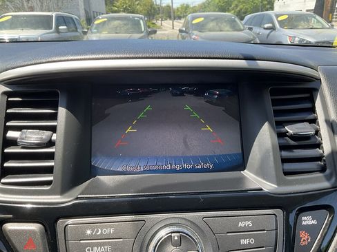 Used 2017 Nissan Pathfinder S AWD/4WD image 23