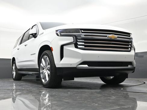 Used 2022 Chevrolet Suburban High Country RWD image 27