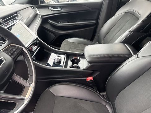 Used 2024 Jeep Grand Cherokee L Altitude image 18