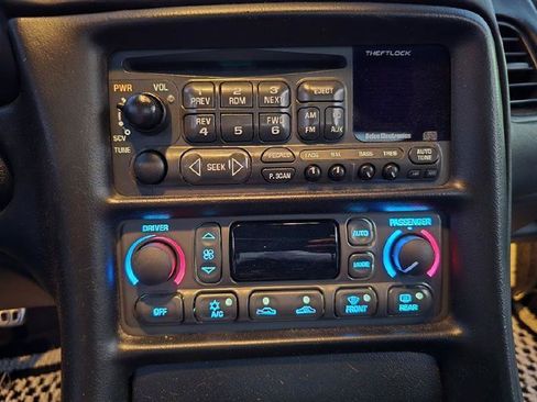 Used 2002 Chevrolet Corvette Coupe w/ Preferred Equipment Group1 image 12