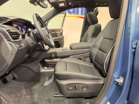 New 2026 GMC Acadia Denali w/ Super Cruise Package image 9