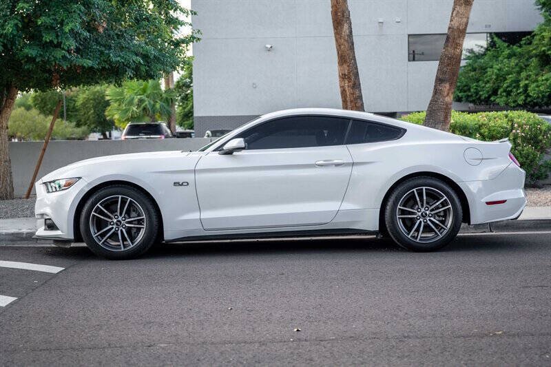 Used 2017 Ford Mustang GT RWD image 2