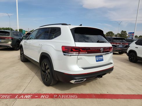 Certified 2026 Volkswagen Atlas SE FWD image 5