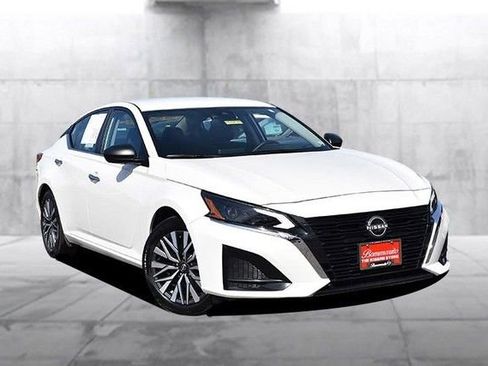 Certified 2025 Nissan Altima 2.5 SV image 2