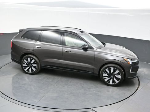New 2025 Volvo EX90 Ultra image 23