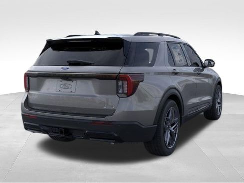 Used 2026 Ford Explorer ST-Line w/ ST-Line Street Pack AWD/4WD image 8