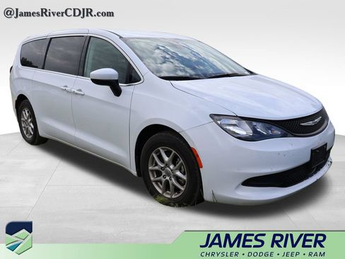 Used 2023 Chrysler Voyager LX FWD image 12