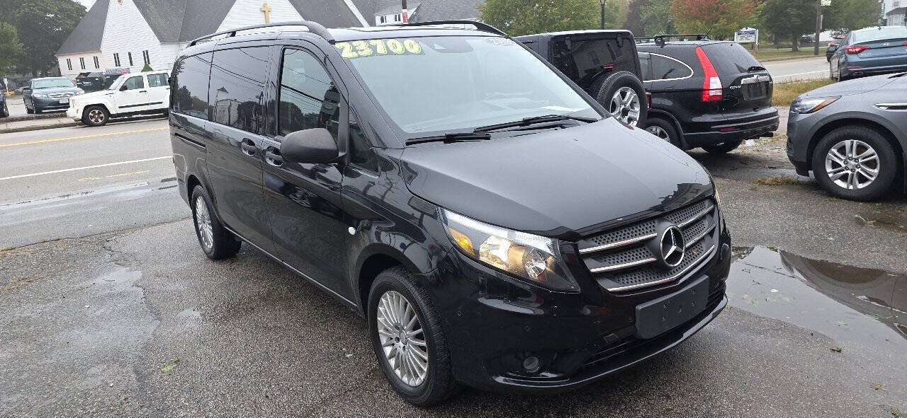 Used 2018 Mercedes-Benz Metris Passenger image 2