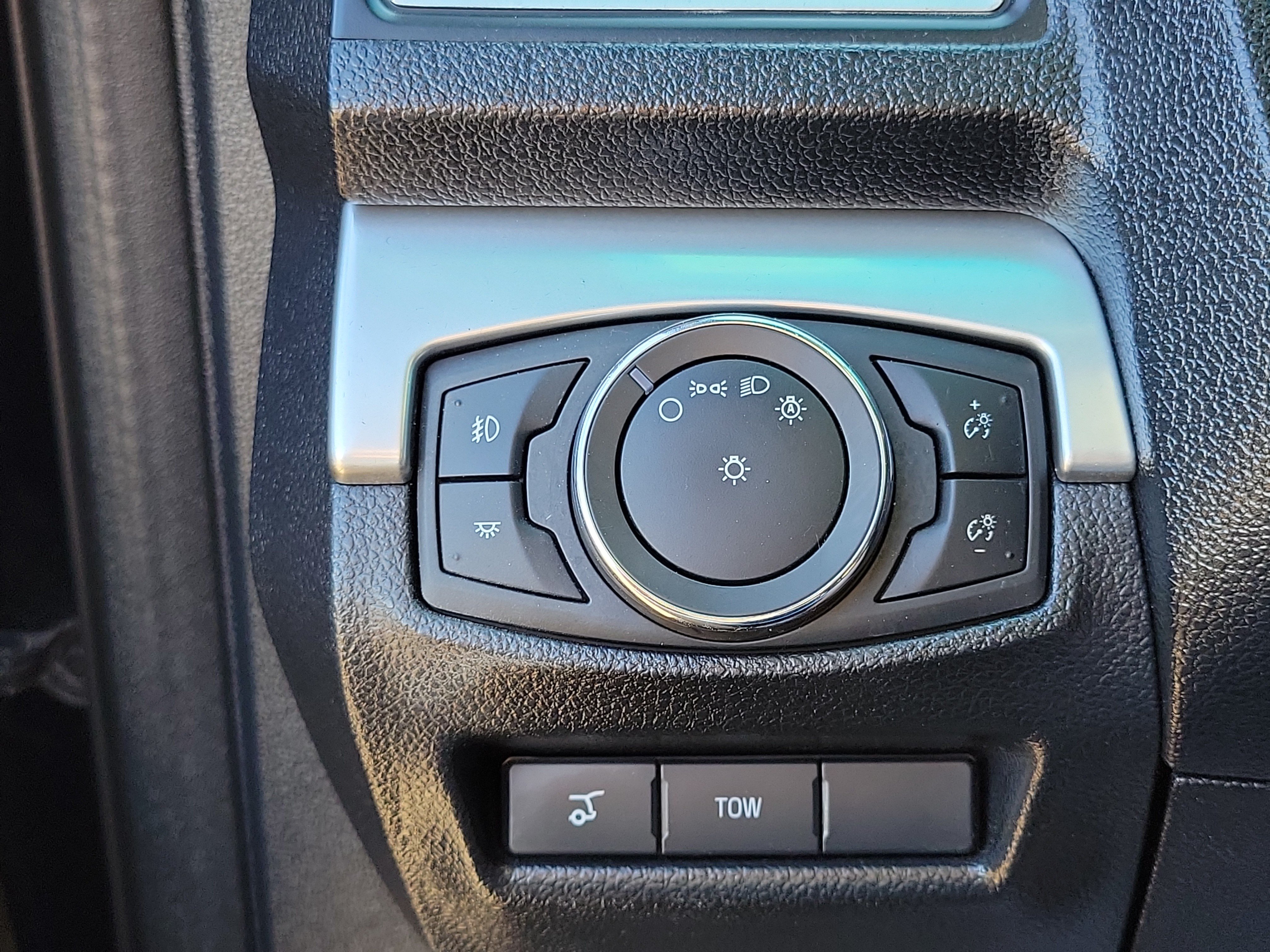 Used 2017 Ford Explorer XLT w/ Equipment Group 202A FWD image 12