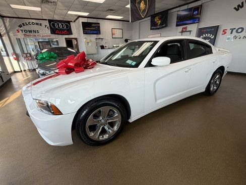 Used 2014 Dodge Charger SE w/ Sport Appearance Group RWD image 4