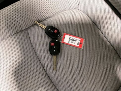 Used 2025 Toyota Corolla Cross L AWD/4WD image 30