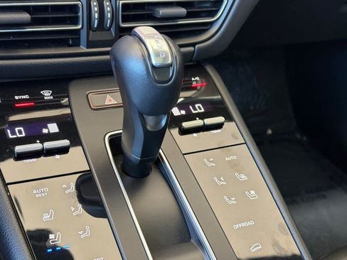 Used 2022 Porsche Macan AWD/4WD image 24