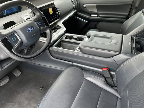 Used 2025 Ford Expedition Platinum AWD/4WD image 10