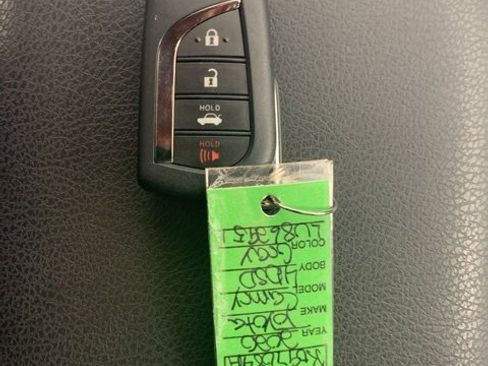 Used 2020 Toyota Camry LE image 31