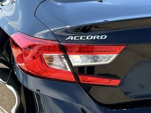 Used 2018 Honda Accord Touring image 7