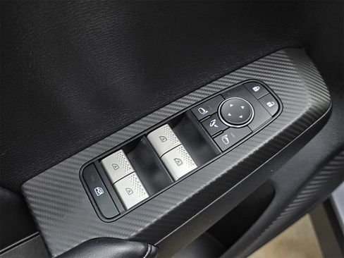 Used 2024 Mitsubishi Outlander SE image 18