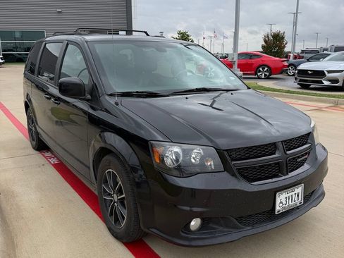 Used 2019 Dodge Grand Caravan GT FWD image 1