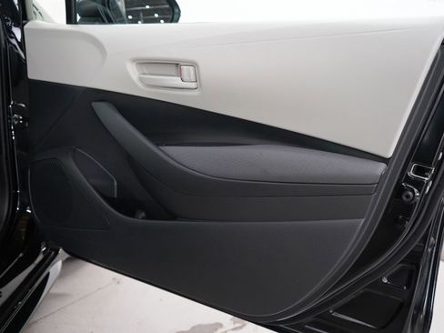 Used 2025 Toyota Corolla LE image 9