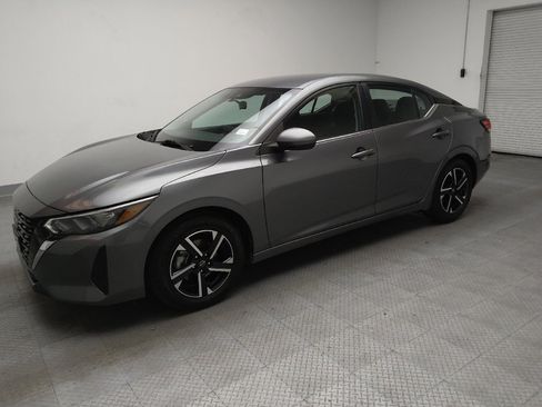 Used 2025 Nissan Sentra SV image 2