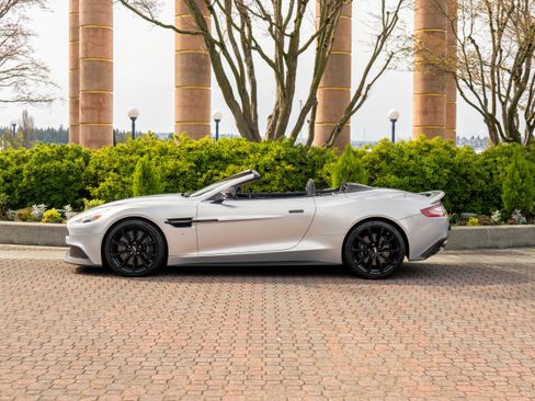 Used 2016 Aston Martin Vanquish Volante RWD image 38
