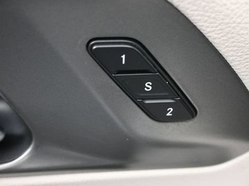 Used 2024 Chrysler Pacifica Limited FWD image 21